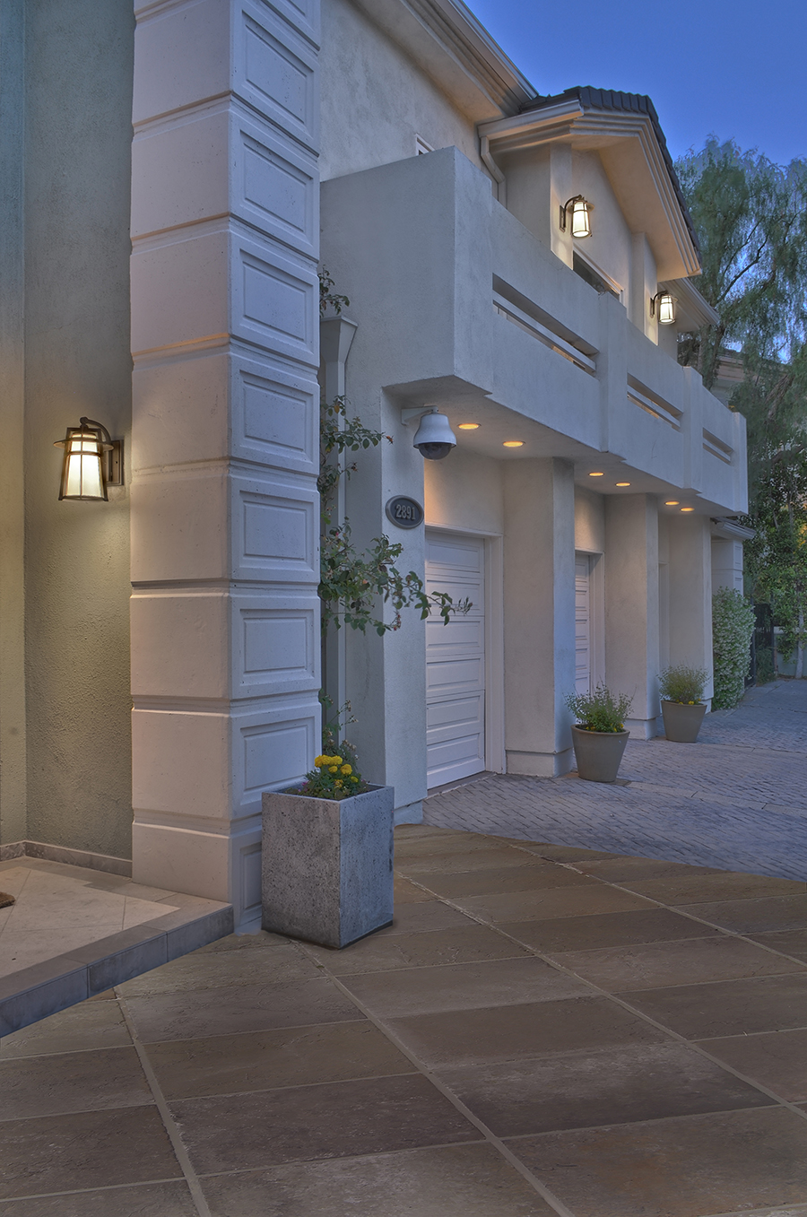 11 Different Driveway Lighting Ideas for Your Home