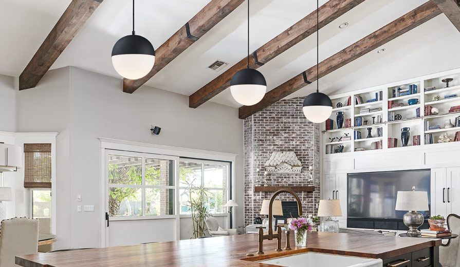 Hang Pendant Lights Over Kitchen Island, How Low Should A Chandelier Hang Over Kitchen Island